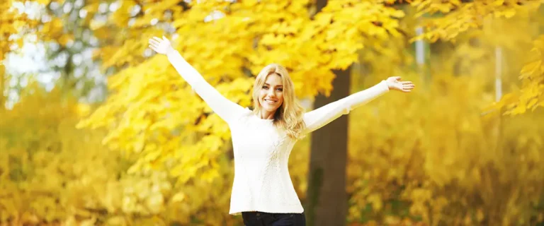 routine bien-être une femme se sent bien en automne